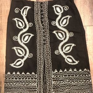 BCBG Maxazria embroidered skirt,size 6